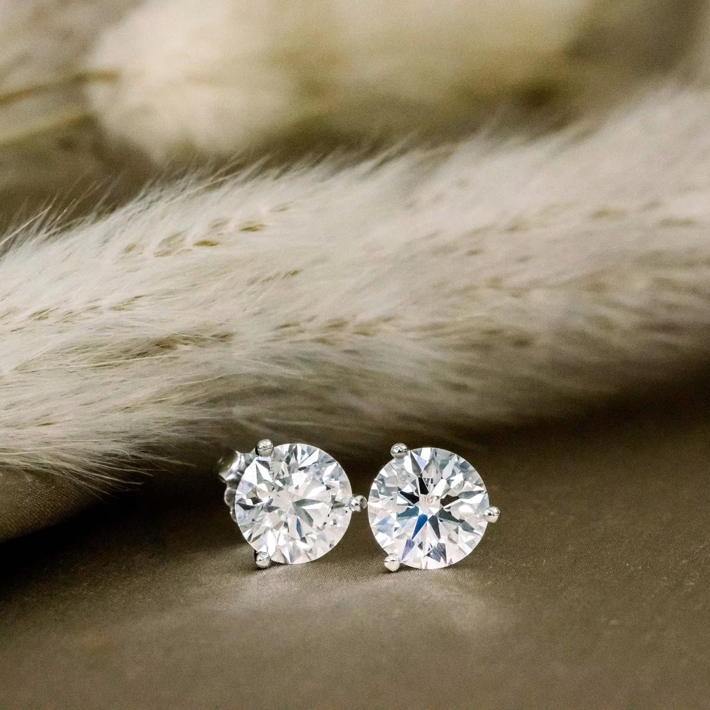 1.0 TCW Round Shape Moissanite Studs Earrings in Gold 1
