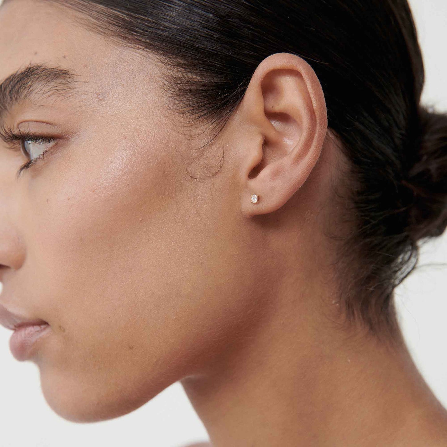 Tiny Flower Studs Earrings in Gold 2