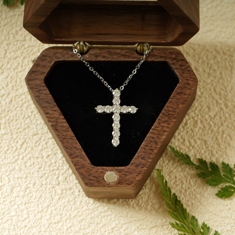 0.50 CT Round Moissanite Diamond Cross Pendant Necklace in Solid Gold 2