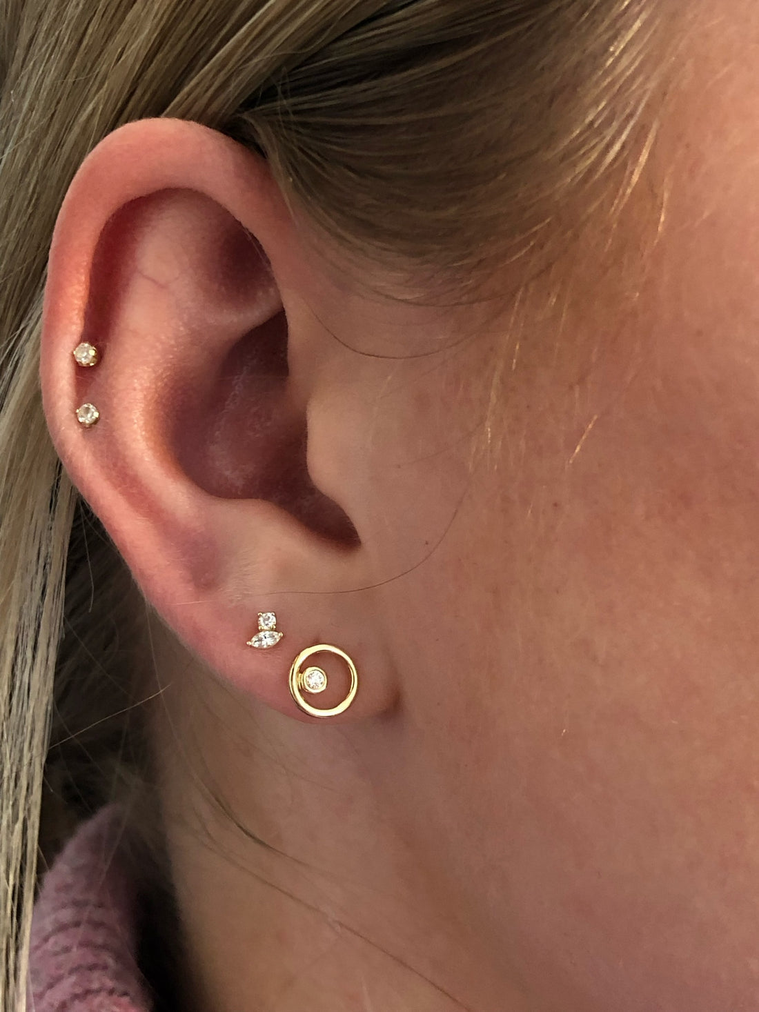 0.10 TCW Round Cut Moissanite Circle Stud Earrings in Gold 2