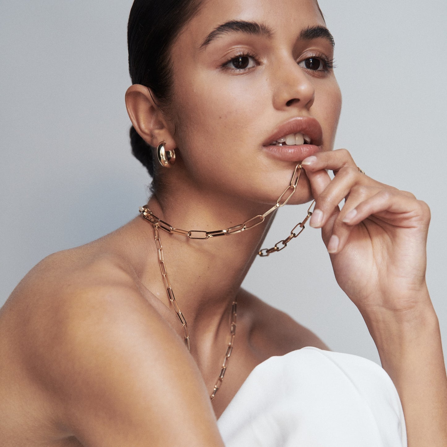 Bold Hoops Earrings in Gold 4