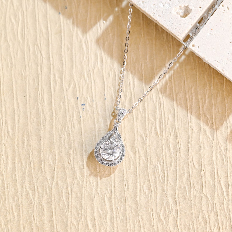 1 CT Round Shaped Moissanite Halo Necklace