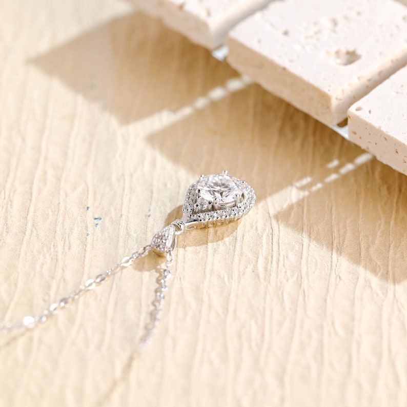 1 CT Round Shaped Moissanite Halo Necklace