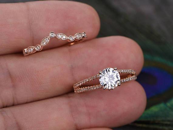 1.0 CT Round Cut Solitaire Split Shank Moissanite Bridal Ring Set 2