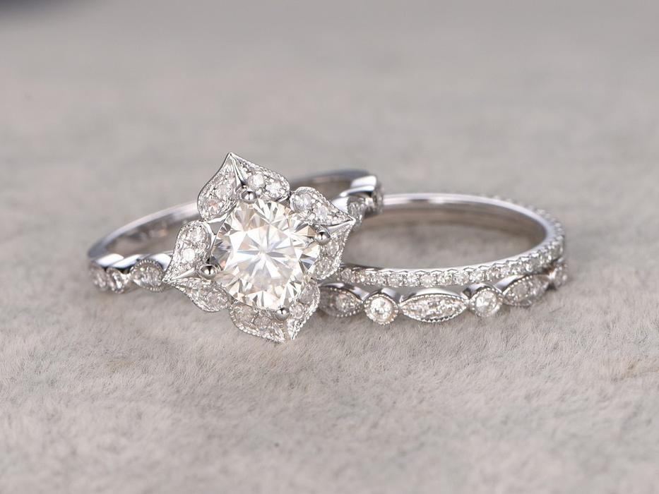 1.0 CT Cushion Floral Style Moissanite Bridal Ring Set 3