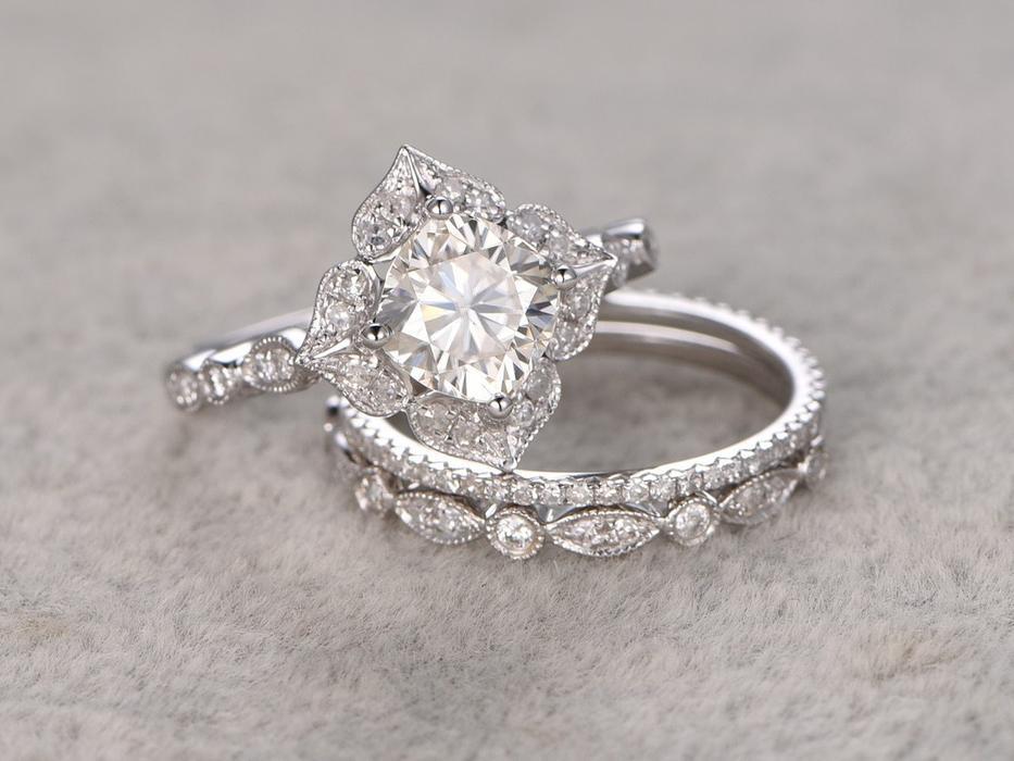 1.0 CT Cushion Floral Style Moissanite Bridal Ring Set 2