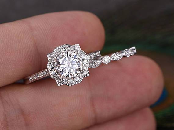 0.75 CT Round Vintage Style Moissanite Bridal Ring Set 4