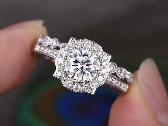 0.75 CT Round Vintage Style Moissanite Bridal Ring Set 1