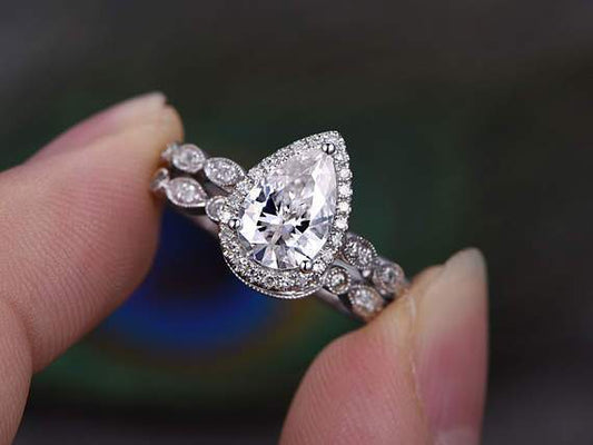 1.0 CT Pear Cut Halo Moissanite Bridal Ring Set 1